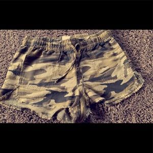 Express Camo shorts size medium